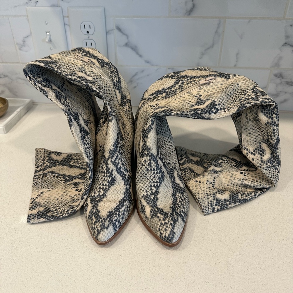 Knee High Steve Madden Snakeskin boots
